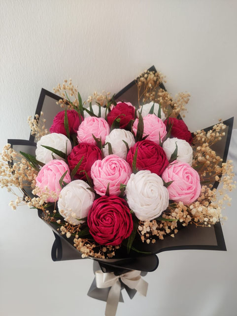 Kırmızı Pembe Beyaz